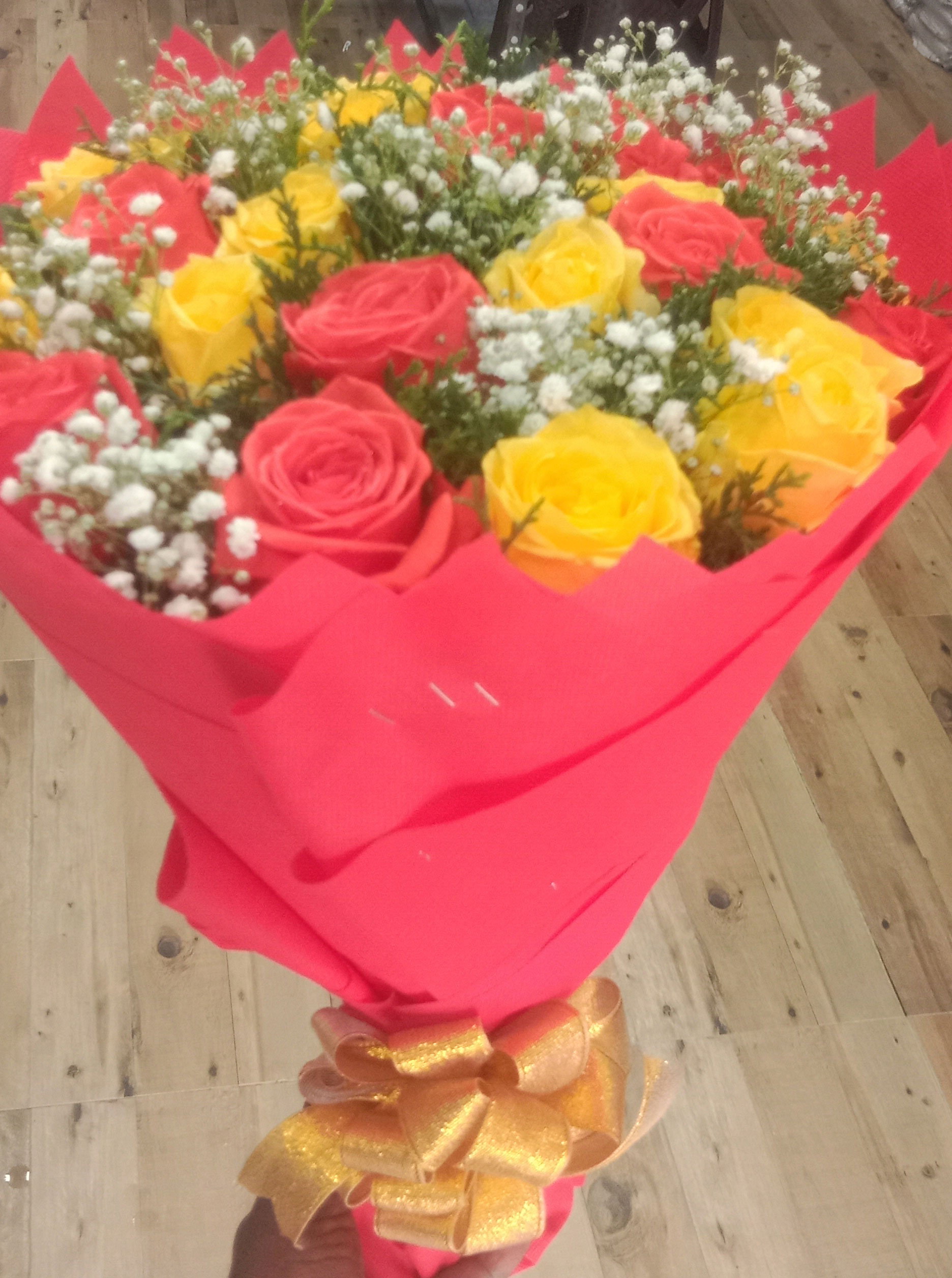 Golden Love Roses Arrangement