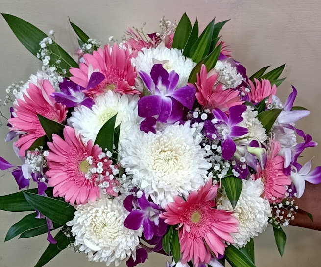Premium Mixed Flower Bouquet with Pink Roses & Carnations