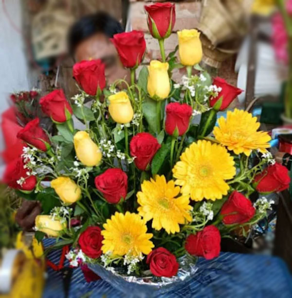 Premium Mixed Roses & Yellow Gerbera Flower Bouquet